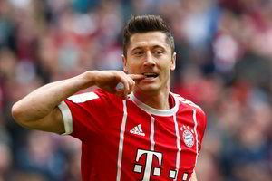 Vokietijoje R. Lewandowskio šou ir „Bayern“ triuškinanti pergalė