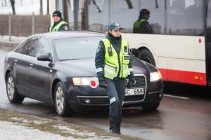 Patikrino: trys vairuotojai su teisėmis atsisveikins ilgam
