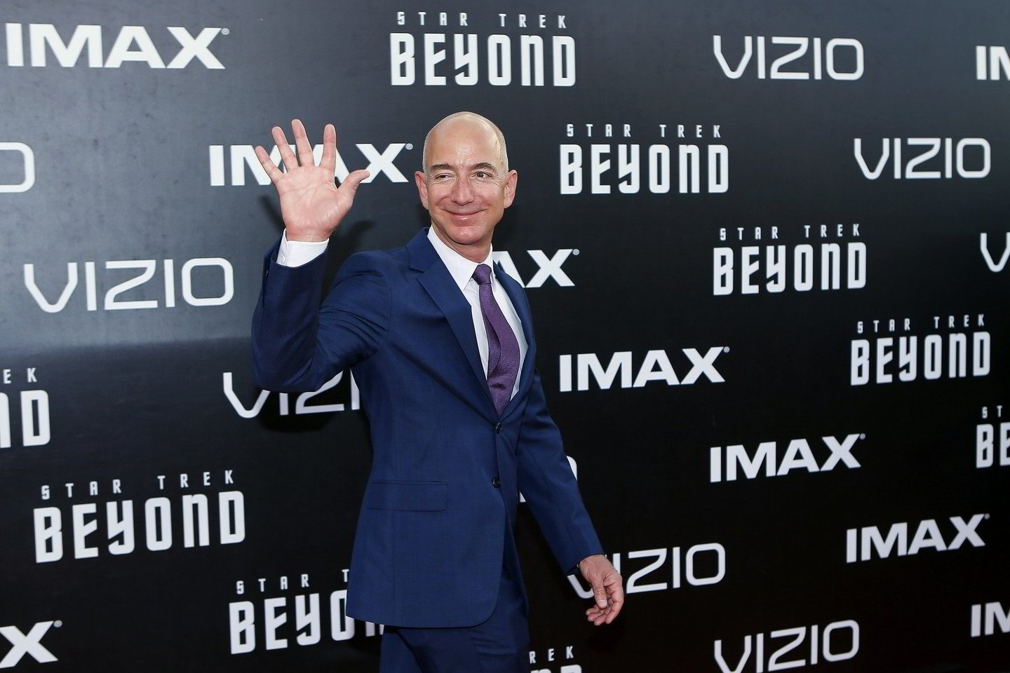 Dėl elektroninės prekybos milžinės „Amazon“ sėkmės Jeffas Bezosas oficialiai tapo turtingiausiu planetos gyventoju, tačiau jo drąsi vizija verslu neapsiriboja – ji taip pat apima kosmosą ir net patį laiką.<br>Reuters/Scanpix nuotr.