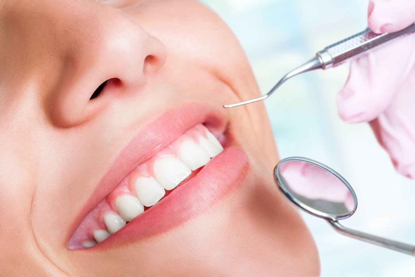  Milijonai vyrų ir moterų kompleksuoja dėl savo netobulų dantų, tad kalbėdamiesi ar juokdamiesi nevalingai burną prisidengia ranka.<br> 123rf.com nuotr.