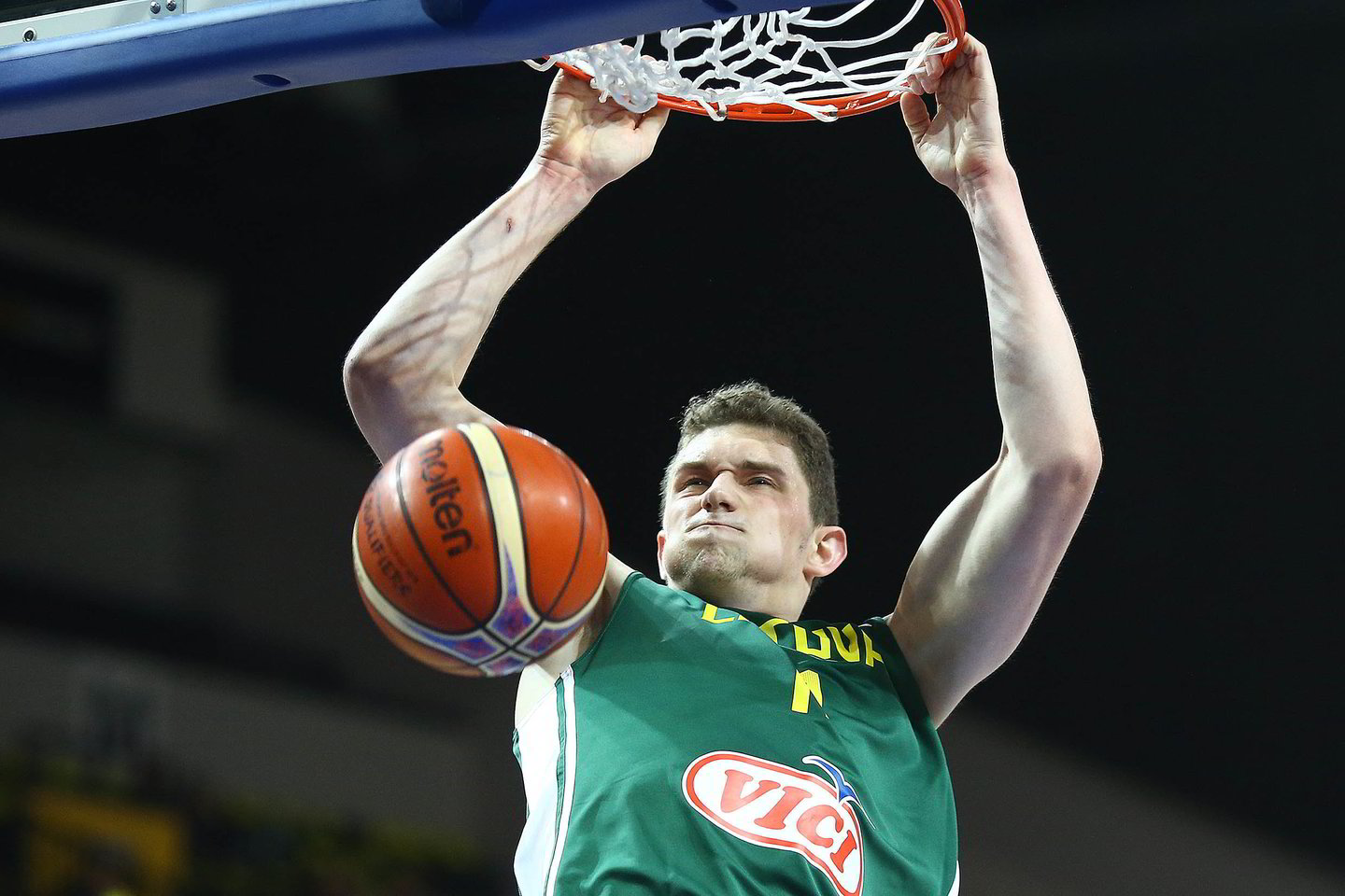 L.Birutis demonstruoja kylančią formą.<br> G.Šiupario nuotr.