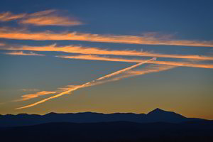 Mokslininkai mano, kad tikri „chemtreilai“ nebūtų tokia jau bloga išeitis