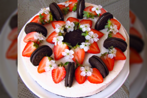 Lengvai ir greitai pagaminamas nekeptas sausainių ir varškės tortas 