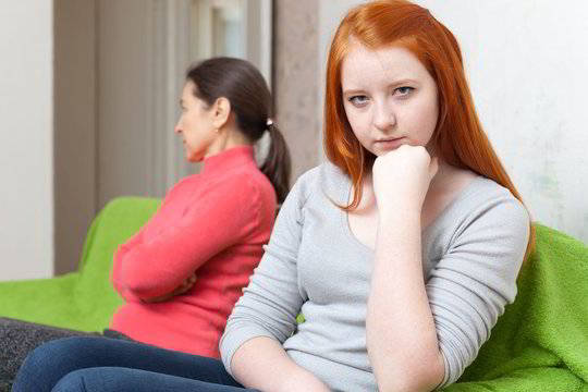 Paauglės galvos skausmas – kaip iš mamos pasiimti savo pašalpos pinigus