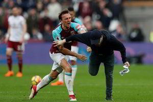 Į aikštę įbėgę „West Ham“ sirgaliai iki gyvos galvos negalės stebėti klubo mačų