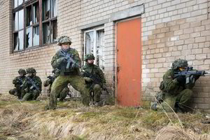 Kaišiadorių r. virto mūšio lauku – kariai mokosi duoti atkirtį žaliesiems žmogeliukams