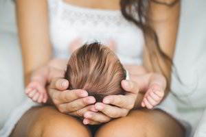 Tragedija pasibaigęs gimdymas namie: moteris gailisi tokio sprendimo