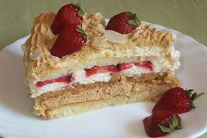 Karamelinis tortas su braškėmis – kai norisi ko nors dar nematyto ir neragauto