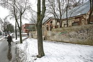 Paveldo saugojamas garsaus dailininko namas primena vaiduoklį