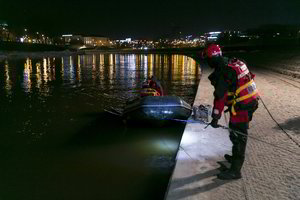 Sostinėje į Nerį nuriedėjo automobilis