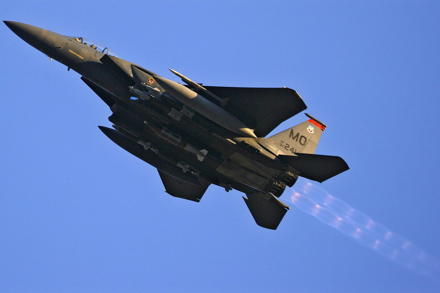 JAV oro pajėgos šią vasarą pradės į naikintuvą F-15 montuojamo lazerio bandymus.<br> Reuters / Scanpix nuotr.