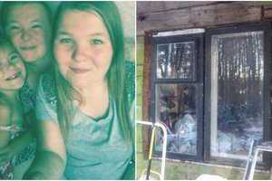 Du vyrus palaidojusi vieniša mama su dukromis glaudžiasi po griūvančiu stogu 