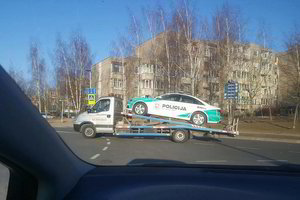 Pareigūnai atskleidė, kodėl naujam „Audi“ prireikė techninės pagalbos: priežastis labai neįprasta