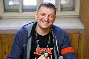 Našlė kirto taip, kad mažai nepasirodė, – iš H. Daktaro ir jo sėbro pareikalavo milijono