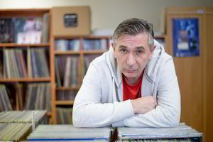 Išpildė seną svajonę – santechnikos įmonę iškeitė į vinilinių plokštelių parduotuvę