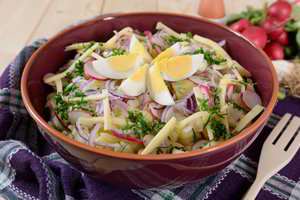 Salotų ir mišrainių TOP 12 – idėjos, kurios pravers ir švenčių stalui, ir kasdienai