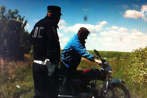 Rusiškos linksmybės: girtas valdininkas spruko nuo policijos, bet neapskaičiavo savo jėgų