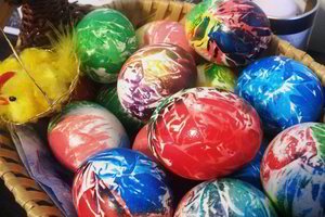  Ne kartą pasiteisinęs kiaušinių marginimo būdas – jis itin tinka vaikams