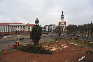 Šiaulių centrinė aikštė virsta plyne