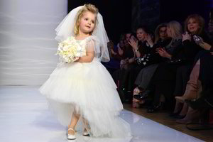 4-erių Alos Pugačiovos dukros pasirodymas ant podiumo tapo interneto sensacija