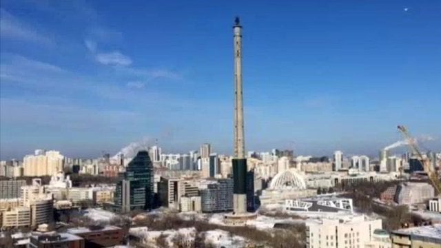Jekaterinburge nugriautas nebaigtas statyti televizijos bokštas: tokį turime ir Vilniuje