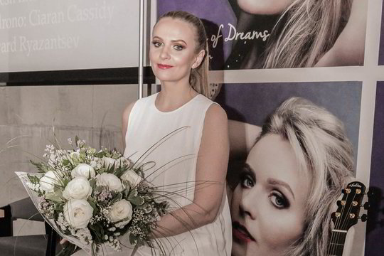 Pamatykite: buvusi „Kelias į žvaigždes 2“ dalyvė M. Akelan pristatė albumą ir naują klipą