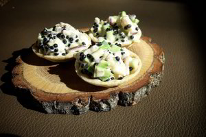 Krepšeliai su krevetėmis ir juodaisiais ikrais – visų mėgstamas užkandis