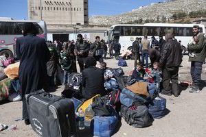 Iš sukilėlių zonos Sirijos Rytų Gutoje vienu kartu evakuoti daugiau nei 6 700 žmonių