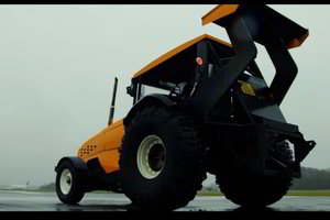 Vietoje ūkio darbų: sukūrė greičiausią pasaulyje traktorių