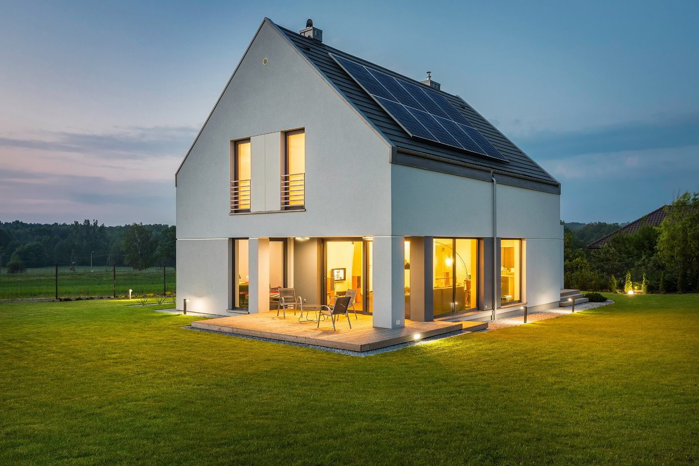 Iki šiol privatus asmuo, norėdamas įsirengti ant stogo vidutinio namų ūkio poreikius patenkinančią saulės elektrinę, turėjo skirti nuo 5 tūkst. eurų investicijų.<br> „Green Genius“ nuotr.
