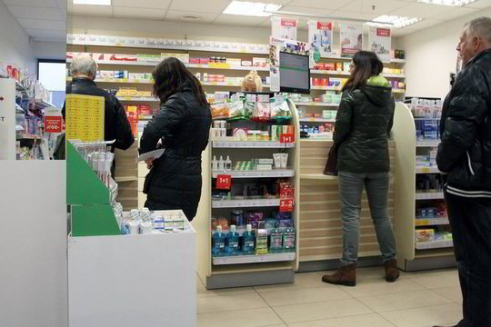 Specialistai perspėja: nesaugios kosmetikos yra net vaistinėse