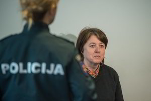 Vyrą mušanti buvusi sinoptikė prašo suteikti dar vieną galimybę ir nesiųsti jos už grotų