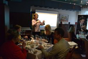 Restoranų atstovai gilino žinias apie vyno ir maisto derinimą