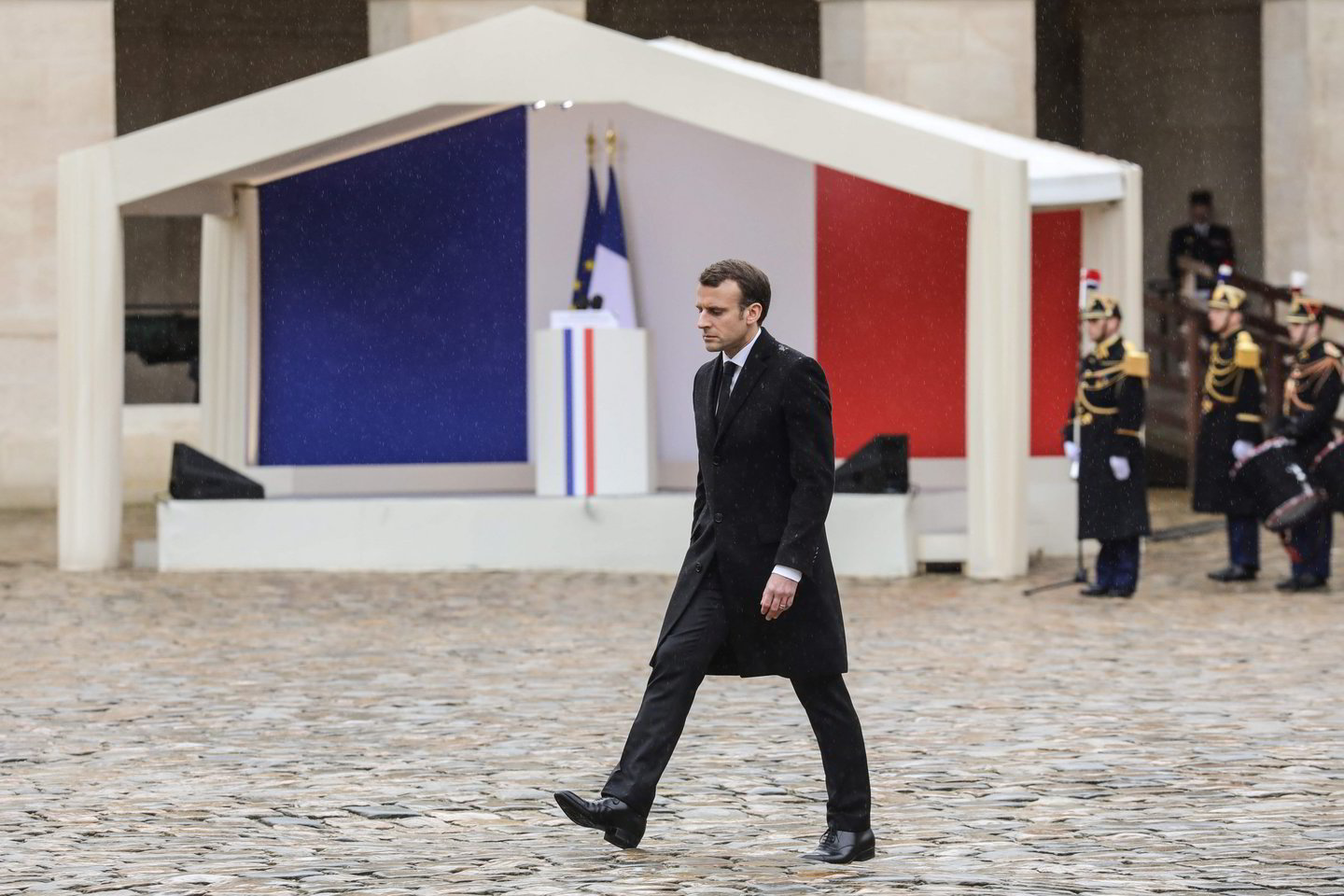  Prancūzai pagerbė žuvusio policininko atminimą.<br> AFP/Scanpix nuotr.