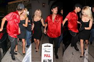 Pamela Anderson šalia gražuolio sūnaus – tarytum 20-metė