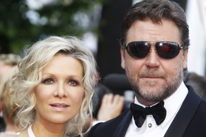 Buvusios žmonos daiktais Russellas Crowe nusprendė atsikratyti originaliu būdu