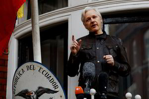 Ekvadoras nutraukė J. Assange'o ryšį su išoriniu pasauliu