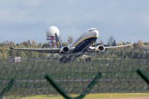 Dėl pilotų ginčų gali sutrikti „Ryanair“ skrydžiai