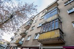 Paaiškino, kas privalo pasirūpinti daugiabučio namo balkonais ir liftais