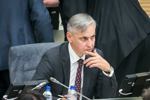 Grėsmę pajutęs R. Karbauskis pašalino P. Urbšį iš Seimo vadovybės