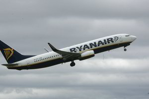 Skrydžių bendrovė „Ryanair“ skelbia naujų krypčių bilietų išpardavimą