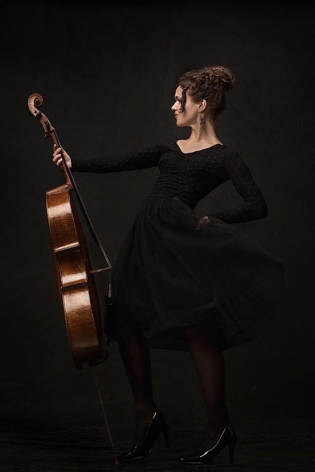 Talentinga muzikė E.Daunytė stebina ne tik fantastišku violončelės valdymu, bet ir iš vidaus trykštančiu pozityvu, nuoširdumu bei disciplina.<br> V.Morozovo nuotr.