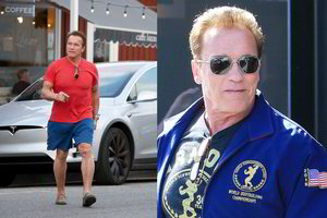 Po sudėtingos operacijos pabudęs Arnoldas Schwarzeneggeris rėžė šmaikščią frazę