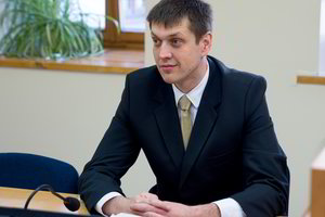 Buvęs Karinių oro pajėgų vadas A. Navickas siekia grįžti į pareigas