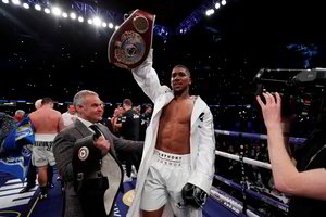 Ypatinga Anthony Joshua kova: pirmą kartą karjeroje laimėjo ne po nokauto