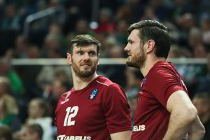 Lavrinovičiai su komanda įsidarbino gamykloje: „Tai numatyta sutartyje“