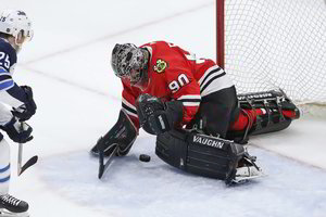 NHL rungtynių įkarštyje ekipa griebėsi šiaudo – ant ledo žengė buhalteris