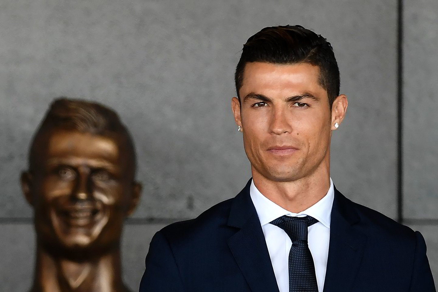  C.Ronaldo biustas sulaukė audringos reakcijos.<br> AFP/Scanpix nuotr.