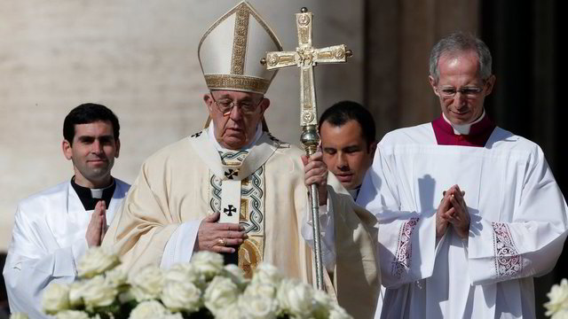 Velykų mišiose tikintieji išgirdo popiežiaus Pranciškaus raginimą