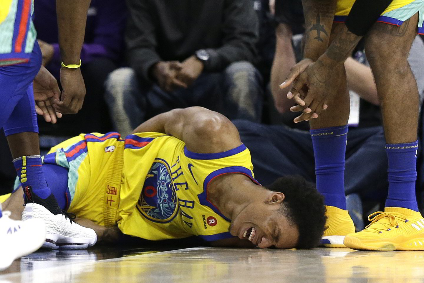 NBA krepšininkas patyrė skaudžią traumą, tačiau lūžių išvengė.<br> AP nuotr.